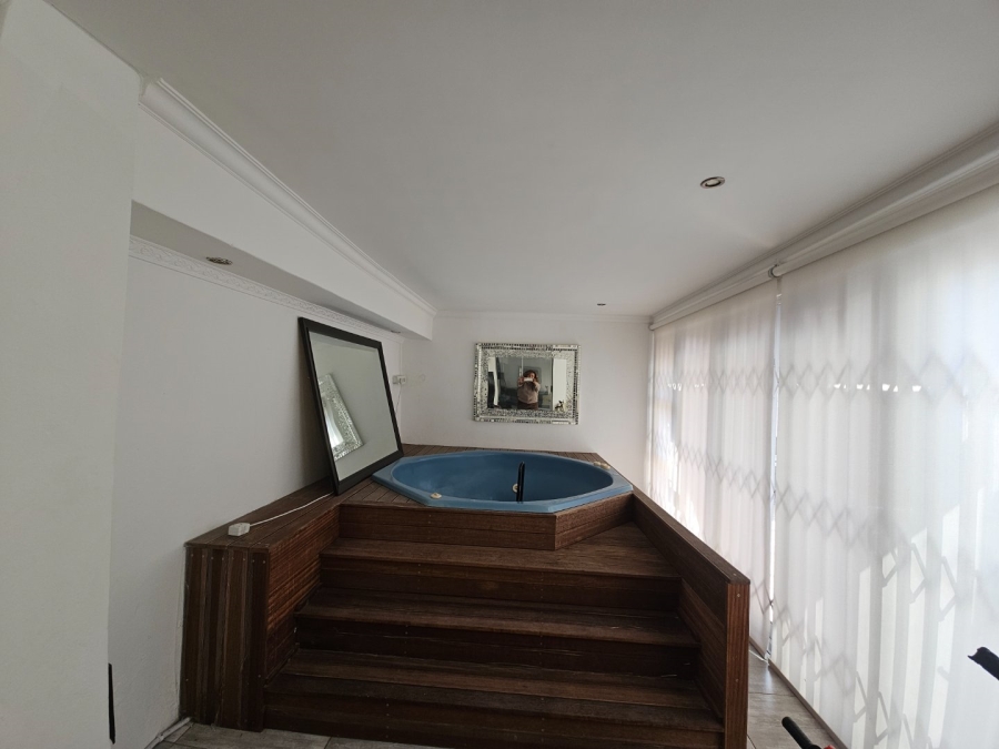 4 Bedroom Property for Sale in Marina Da Gama Western Cape
